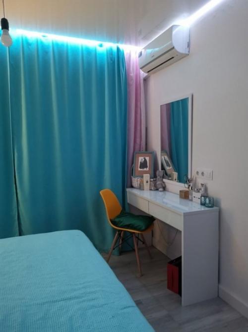 Оформила комнату в ярких разноцветных цветах, для поднятия настроения. 02