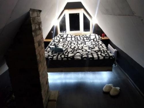 Разгреб старый чердак на даче, потому что встала нужда переехать туда на пмж. 08