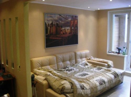 Из старой однушки в современную квартиру для холостого мужика стоит отметить, что до тоже вполне себе ничего. 02