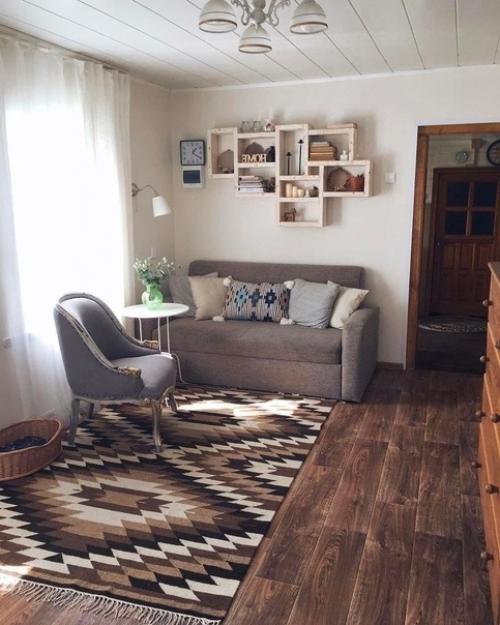 Домик, на первый взгляд, не заинтересует своей внешностью, но только до того момента, как вы окажетесь внутри. 03