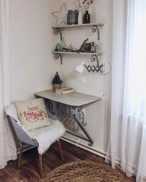 Домик, на первый взгляд, не заинтересует своей внешностью, но только до того момента, как вы окажетесь внутри. 06