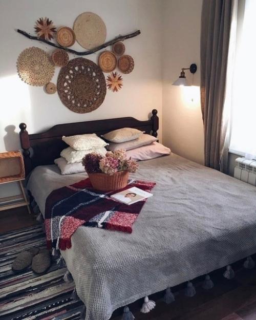 Домик, на первый взгляд, не заинтересует своей внешностью, но только до того момента, как вы окажетесь внутри. 02