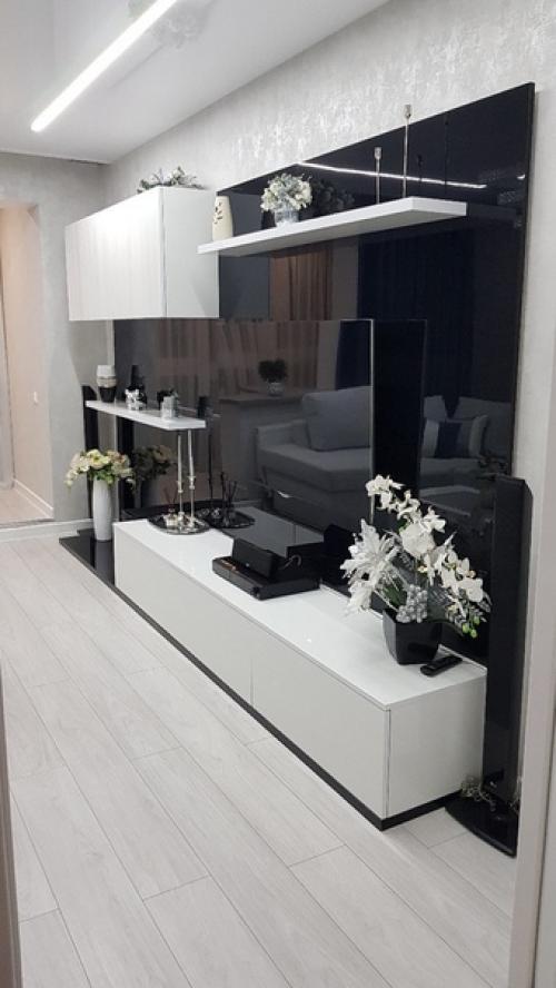 Гостиная, она же наша спальня. 04