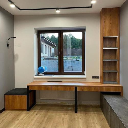 Зону окна всегда можно использовать с пользой, а самое главное экономией места в квартире, особенно, если площадь ограничена. 06