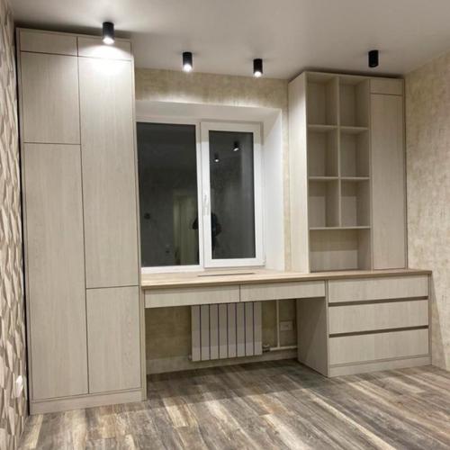 Зону окна всегда можно использовать с пользой, а самое главное экономией места в квартире, особенно, если площадь ограничена. 01