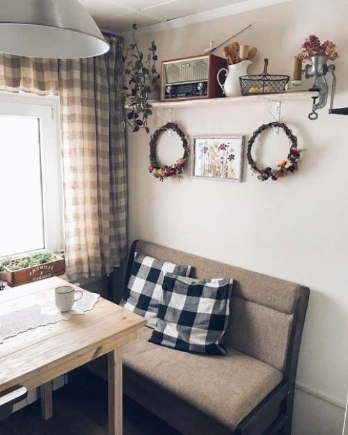 Домик, на первый взгляд, не заинтересует своей внешностью, но только до того момента, как вы окажетесь внутри. 05