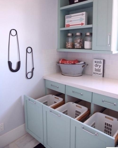 Я хочу показать вам прачечную в моем частном доме, которую мы обустроили в отдельном помещении. 02