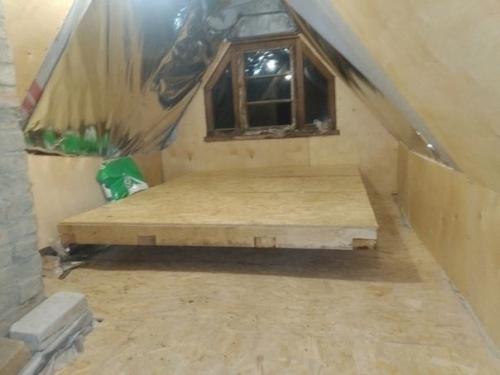 Разгреб старый чердак на даче, потому что встала нужда переехать туда на пмж. 06