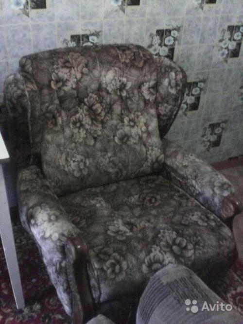 Когда мы обнаружили кресло, которое отдавали за бесценок, мы не могли пройти мимо такой Находки.