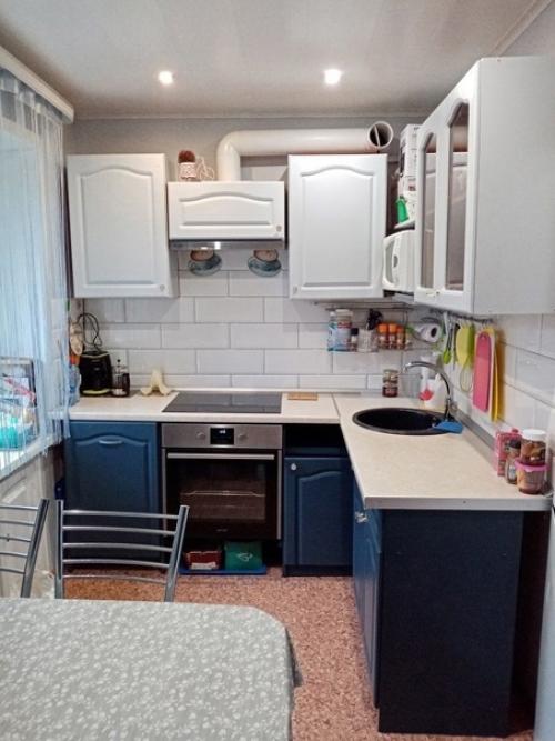 Я пришла к выводу, что не обязательно покупать новую кухню, чтобы обновить интерьер своей кухни. 01