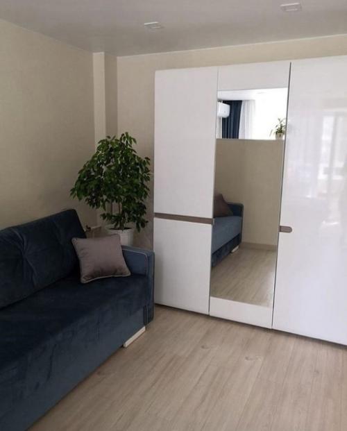 Наша двушка.  Детям в комнату мы установили двухъярусную кровать, а свою комнату разделили на условные две части, зону спальни и зону гостинной. 07