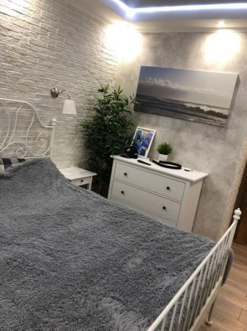 У нас была однушка, но как правило одной комнаты весьма мало и мы решили сделать двушку. 08