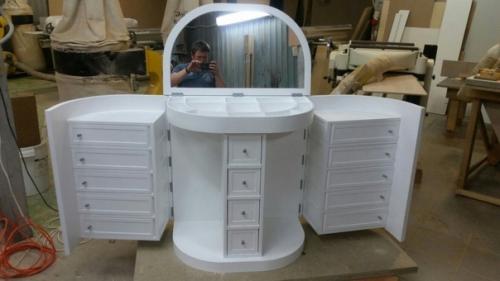 Сначала это казалось всего лишь незаметной тумбочкой, но когда увидела её в открытом видео, я была поражена! 02