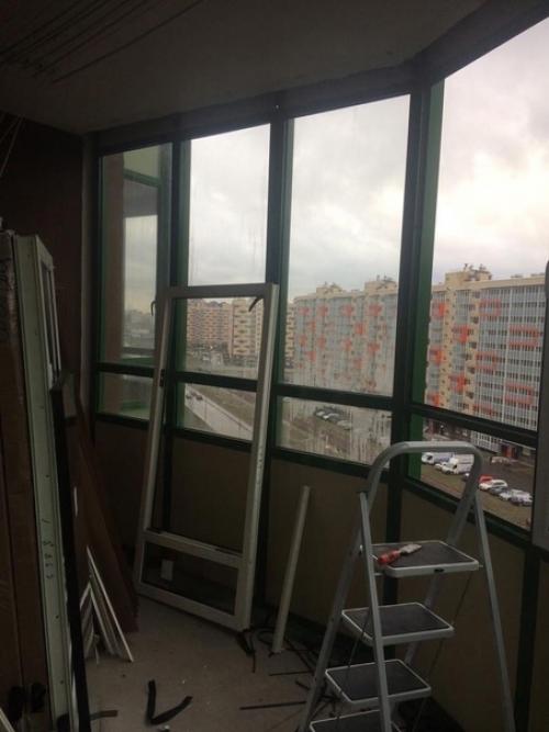 Наша квартира не слишком просторная, но зато у нас есть огромная лоджия.