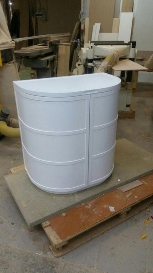 Сначала это казалось всего лишь незаметной тумбочкой, но когда увидела её в открытом видео, я была поражена! 01