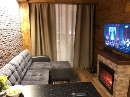 У нас была однушка, но как правило одной комнаты весьма мало и мы решили сделать двушку. 05