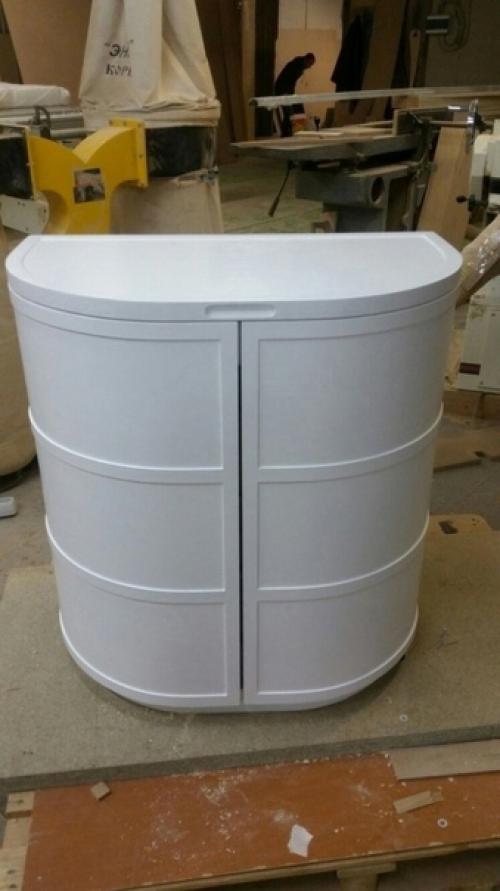 Сначала это казалось всего лишь незаметной тумбочкой, но когда увидела её в открытом видео, я была поражена!