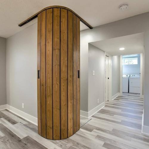 Немного дерева в современном интерьере никогда не будет лишним. 01