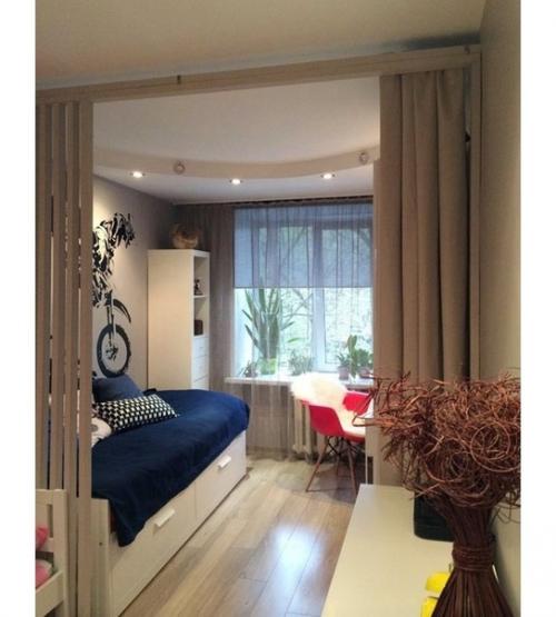 У нас в квартире только одна детская комната и, когда начали ремонт, мы решили разделить ее на зоны для каждого ребенка. 01