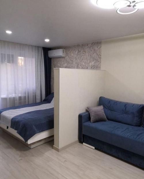 Наша двушка.  Детям в комнату мы установили двухъярусную кровать, а свою комнату разделили на условные две части, зону спальни и зону гостинной. 09