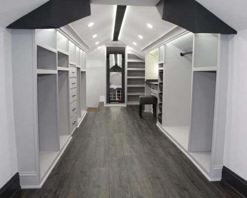 Моя супруга долго мечтала о гардеробной, но я не знал, какой вариант выбрать для её размещения. 02