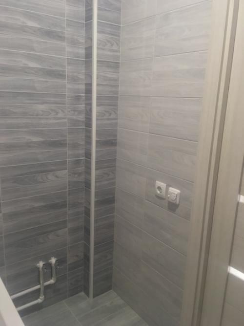 Весь ремонт вышел нам в 80 т, объединили ванную комнату и туалет в один санузел. 06