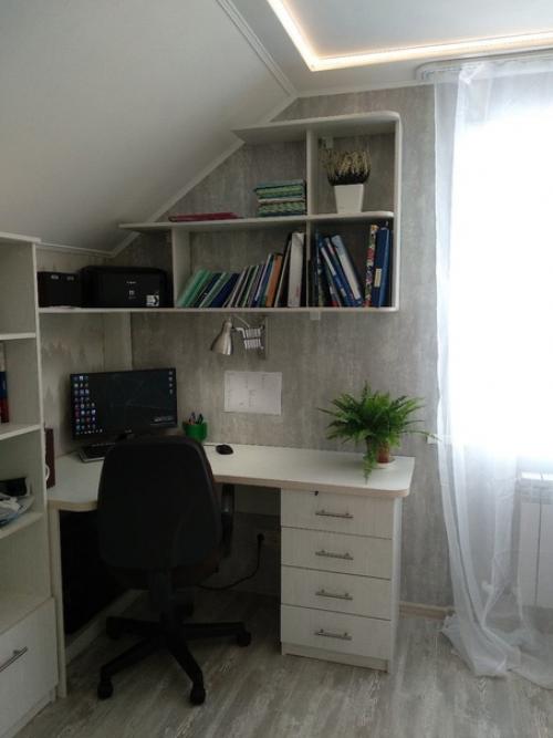 У нас долгое время пустовал чердак, пока мы не решили сделать там комнату для своего сына. 03