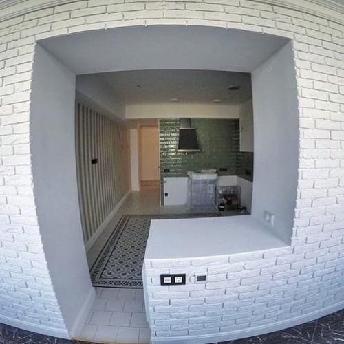 Пока не решили что будем делать с лоджией, но отделку мы сделали и объединили ее с кухней. 01