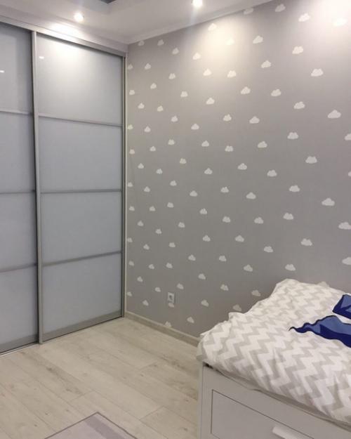 Вот сделали ремонт в детской, но вот теперь в замешательстве, получилось как то слишком много серого, надо было добавить побольше ярких цветов. 02