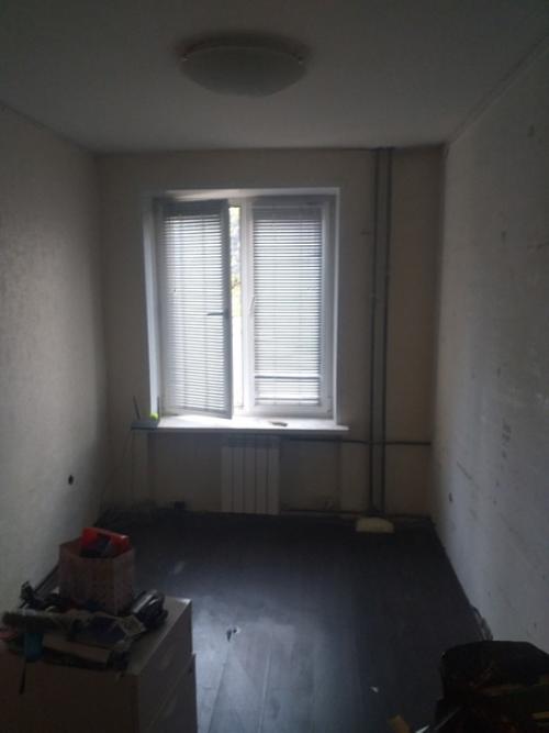 Сделал ремонт комнаты всего за пару дней плотной работы.