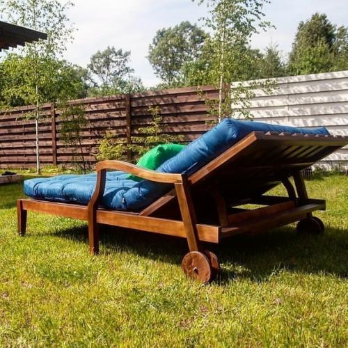 Себе на участке такой вот лежак смастерил. 01