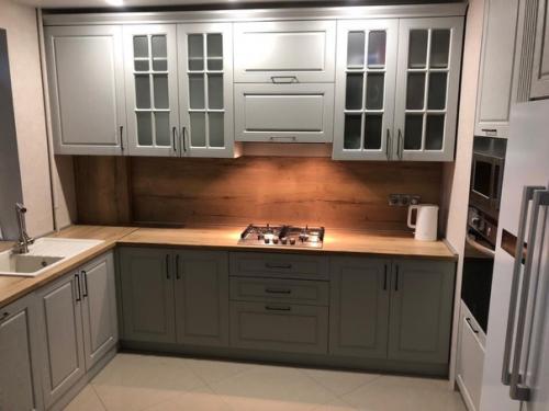 Такой ремонт кухни у нас вышел.