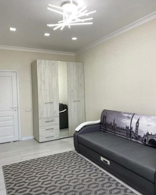 Я хотел бы представить вам ремонт, выполненный в нашей трех комнатной квартире несколько лет назад. 04