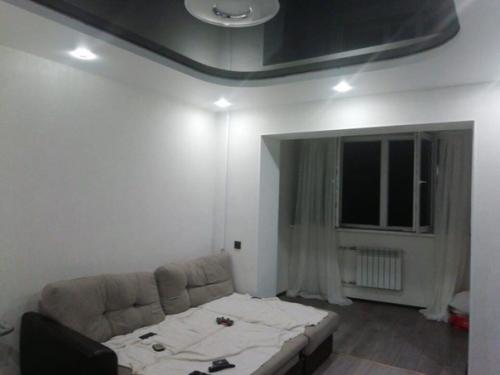 Лоджией всеравно не пользуемся, так что решили расширить нашу комнату объединив ее вместе с ней. 04