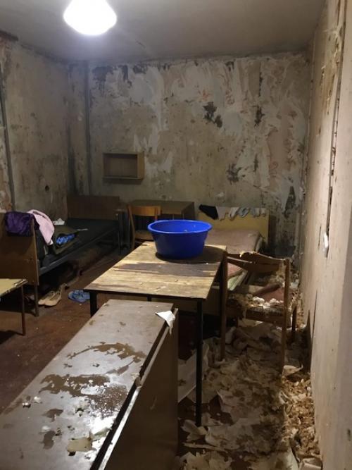 Это комната в общаге, в которую меня заселили.