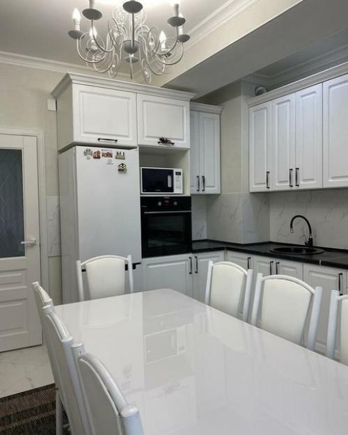 Я хотел бы представить вам ремонт, выполненный в нашей трех комнатной квартире несколько лет назад. 01