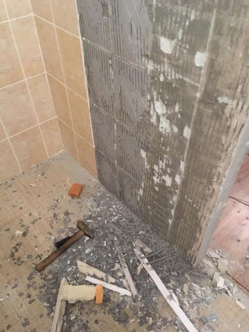 Пришлось изрядно попотеть, чтобы сделать ремонт в ванной комнате. 02