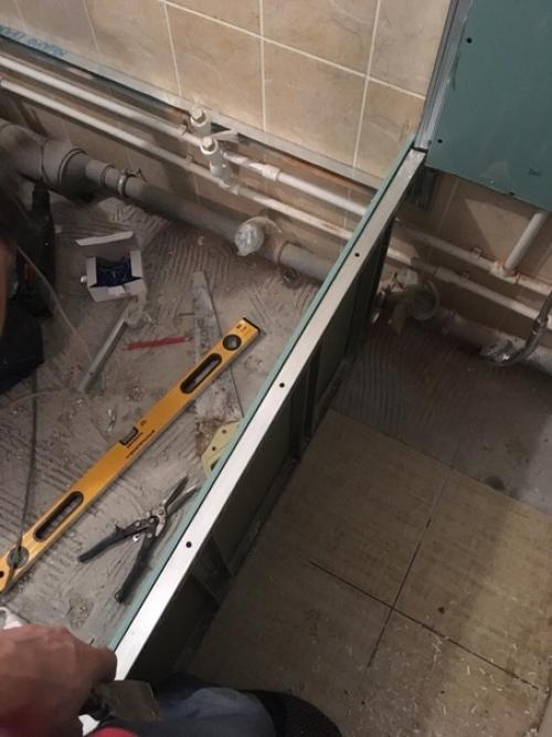 Пришлось изрядно попотеть, чтобы сделать ремонт в ванной комнате. 06