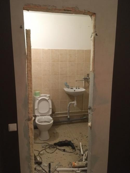 Пришлось изрядно попотеть, чтобы сделать ремонт в ванной комнате.