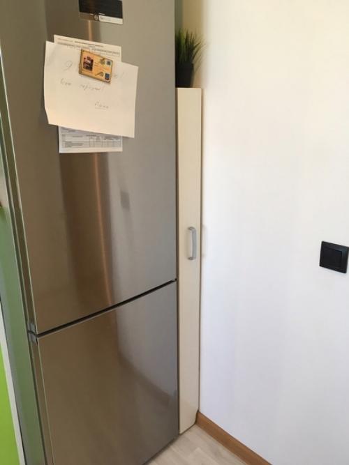 Как то увидел у вас выдвижную мини полочку, для эффективного хранения на кухне. 01