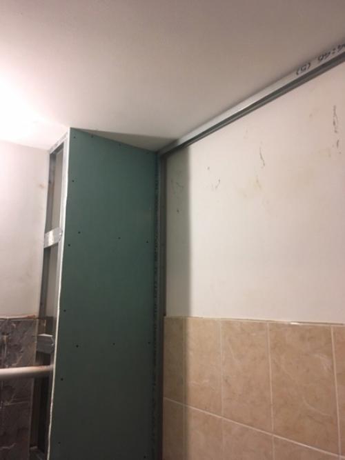 Пришлось изрядно попотеть, чтобы сделать ремонт в ванной комнате. 03