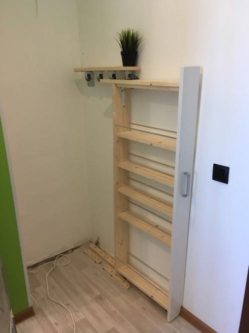 Как то увидел у вас выдвижную мини полочку, для эффективного хранения на кухне. 02