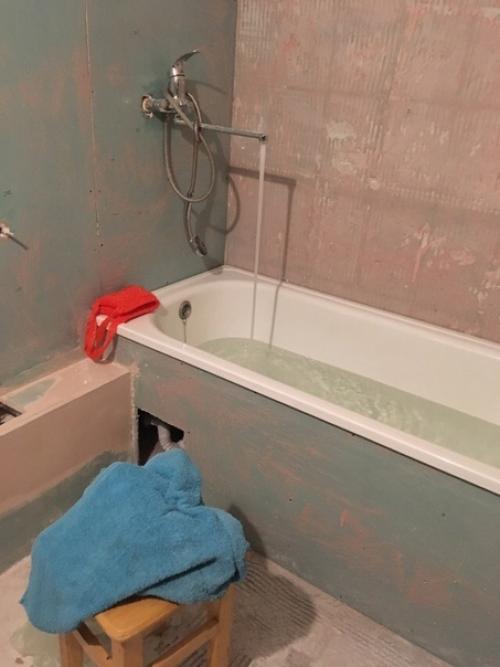 Пришлось изрядно попотеть, чтобы сделать ремонт в ванной комнате. 07