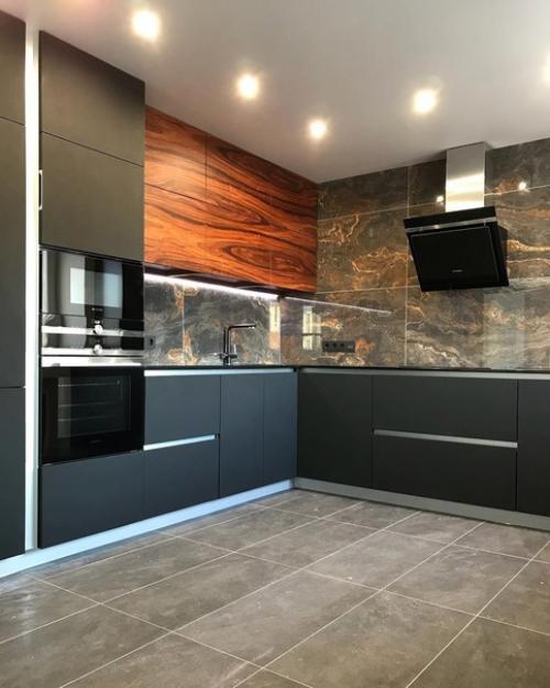 Вот такая вот у нас появилась в квартире кухня, строгая и современная.