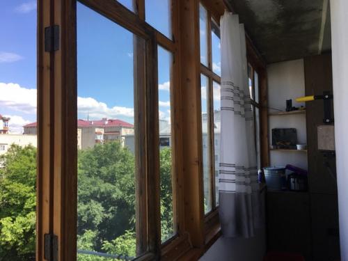 Отремонтировали лоджию и сделали что то вроде небольшой комнатки. 01