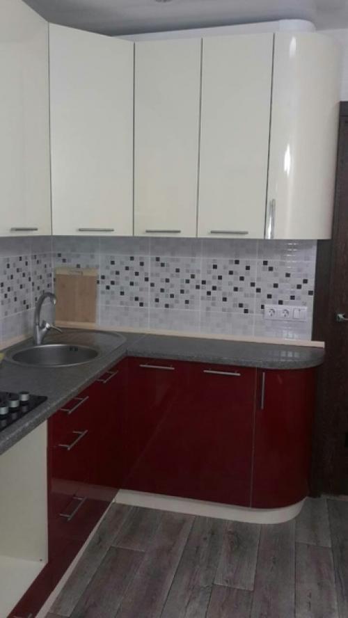 Только только завершили ремонт на кухне, вот так она выглядит.