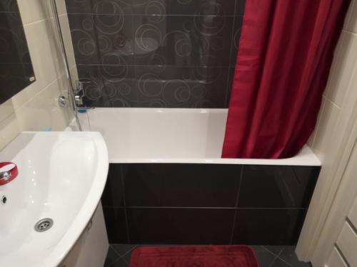 Решил делать ремонт в ванной самостоятельно, хотя опыта как такового не было.