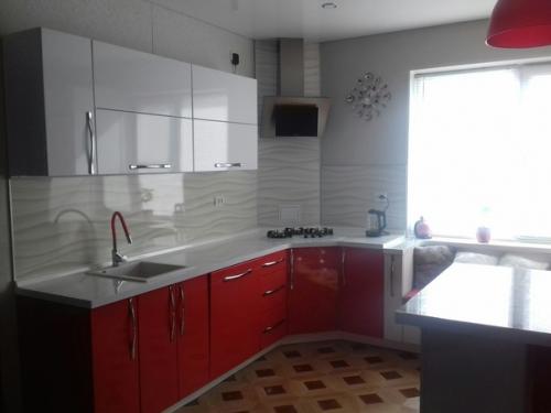 Моя кухня в сочетании красного с белым, создает неповторимый вид элегантности. 01