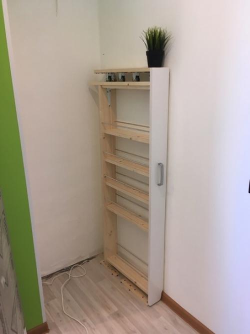 Как то увидел у вас выдвижную мини полочку, для эффективного хранения на кухне. 03