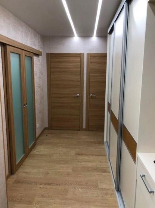 Основную часть ремонта делали мы сами, но то в чем была самая сложность мы нанимали специалистов. 01